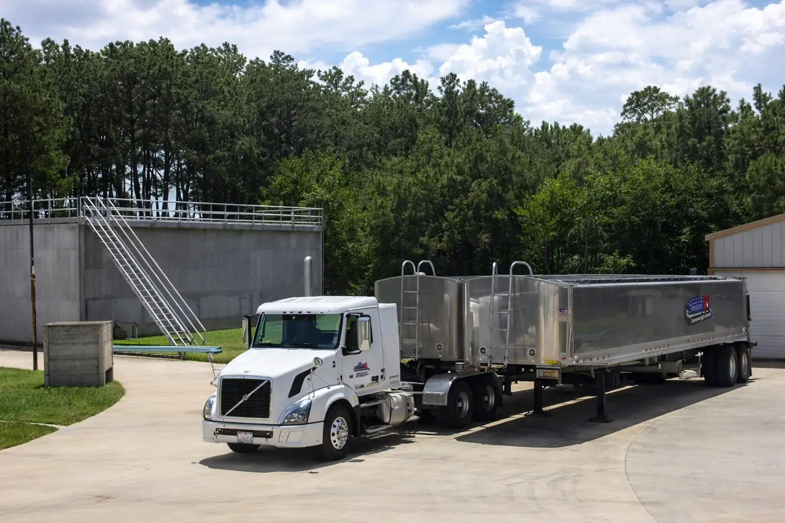 Solids removal and containment support